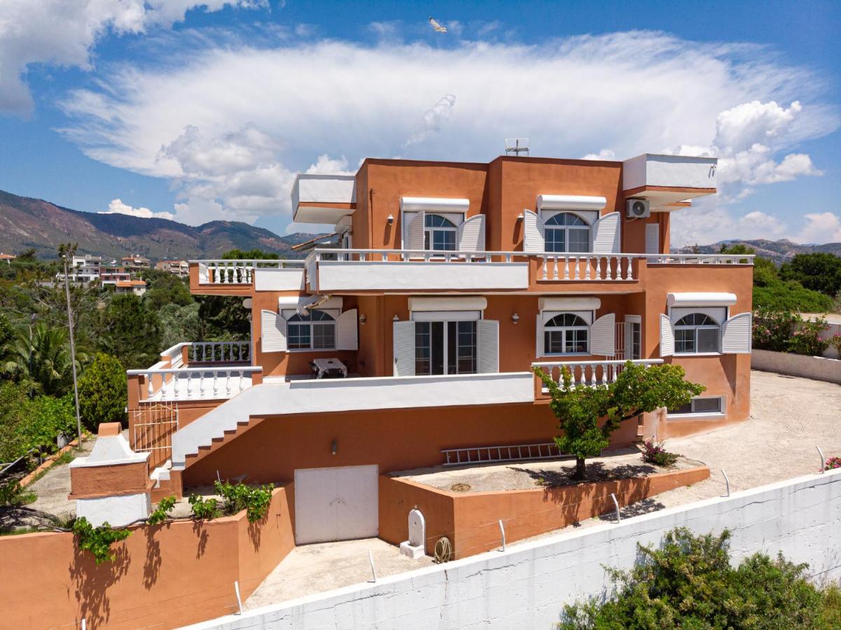 לימנריה Villa Gonates מראה חיצוני תמונה